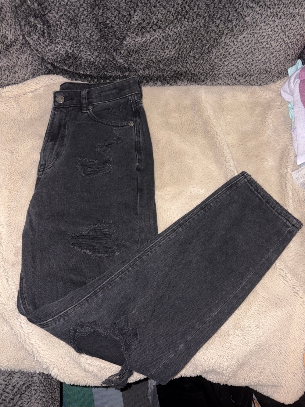 American Eagle Ripped Mom Jeans, Size 4